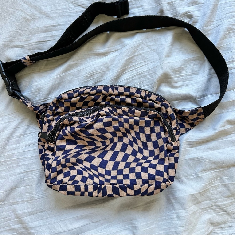 GUC Baggu Trippy Checker Fanny Pack